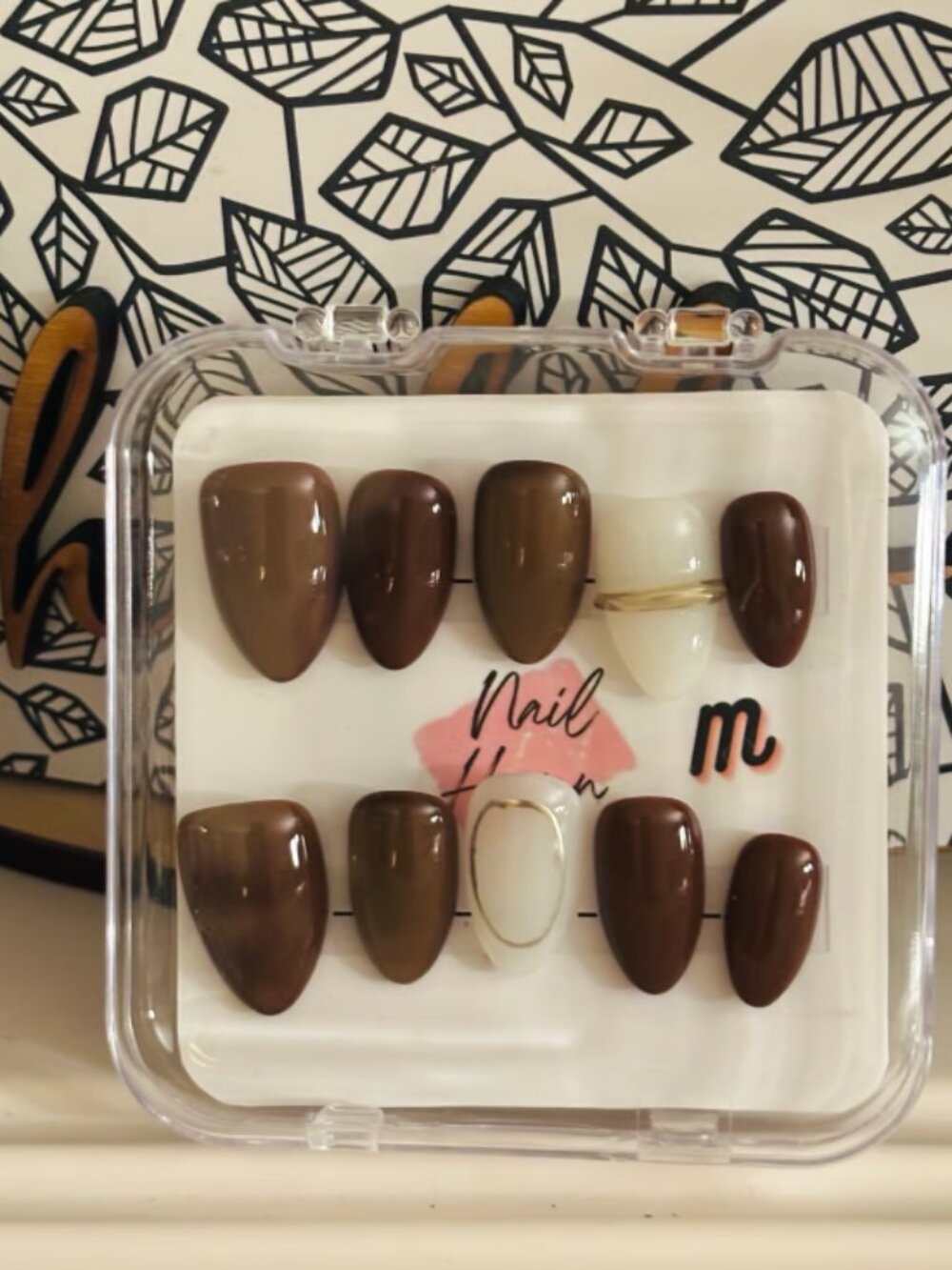 Nail Haven Press On Nails - Brown, White and Gold